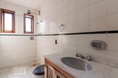 Casa à venda com 362m², 4 quartos e 6 vagas Casa à venda com 362m², 4 quartos e 6 vagasBanheiro 1
