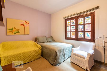 Casa à venda com 362m², 4 quartos e 6 vagas Casa à venda com 362m², 4 quartos e 6 vagasQuarto 2