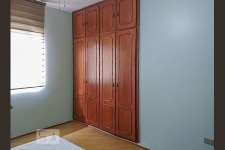 Casa à venda com 250m², 4 quartos e 5 vagas Casa à venda com 250m², 4 quartos e 5 vagasQuarto 1