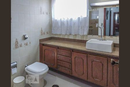 Casa à venda com 250m², 4 quartos e 5 vagas Casa à venda com 250m², 4 quartos e 5 vagasBanheiro Social