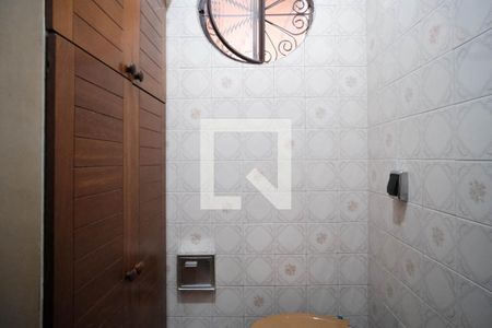 Casa à venda com 180m², 3 quartos e 6 vagasBanheiro Social