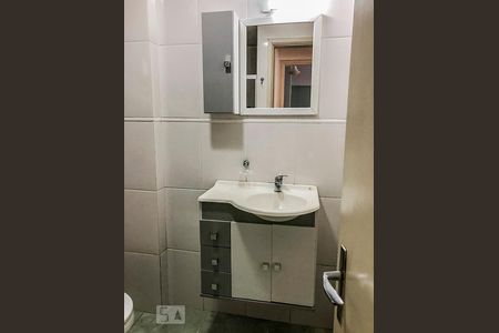 Banheiro de apartamento à venda com 1 quarto, 50m² em Centro Histórico, Porto Alegre