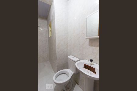 Banheiro de casa para alugar com 1 quarto, 40m² em Parque Peruche, São Paulo