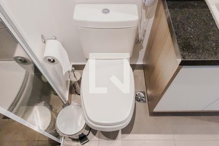 Banheiro de apartamento para alugar com 1 quarto, 28m² em Pinheiros, São Paulo