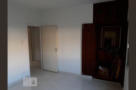 Casa à venda com 250m², 2 quartos e 3 vagas Casa à venda com 250m², 2 quartos e 3 vagasSala