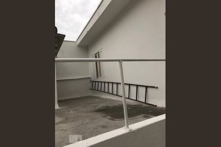 Casa à venda com 250m², 2 quartos e 3 vagas Casa à venda com 250m², 2 quartos e 3 vagasVaranda