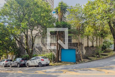 Casa à venda com 430m², 4 quartos e 2 vagasFachada