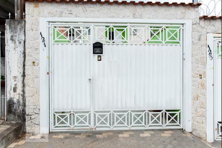 Casa à venda com 90m², 2 quartos e 3 vagas Casa à venda com 90m², 2 quartos e 3 vagasFachada