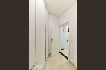 Apartamento para alugar com 328m², 4 quartos e 4 vagas Apartamento para alugar com 328m², 4 quartos e 4 vagasQuarto de Serviço