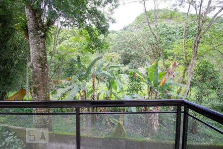 Casa à venda com 250m², 3 quartos e 5 vagas Casa à venda com 250m², 3 quartos e 5 vagasSacada Corredor