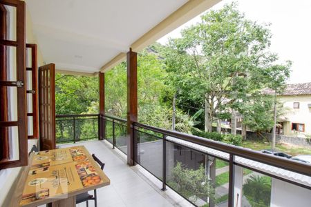 Casa à venda com 250m², 3 quartos e 5 vagas Casa à venda com 250m², 3 quartos e 5 vagasVaranda da Suíte 1