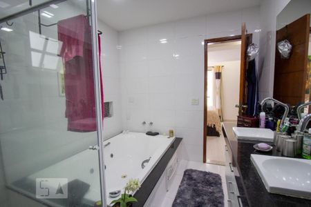 Casa à venda com 250m², 3 quartos e 5 vagas Casa à venda com 250m², 3 quartos e 5 vagasBanheiro da Suíte 1