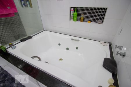 Casa à venda com 250m², 3 quartos e 5 vagas Casa à venda com 250m², 3 quartos e 5 vagasBanheiro da Suíte 1