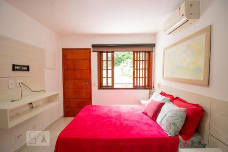 Casa à venda com 250m², 3 quartos e 5 vagas Casa à venda com 250m², 3 quartos e 5 vagasSuíte 2