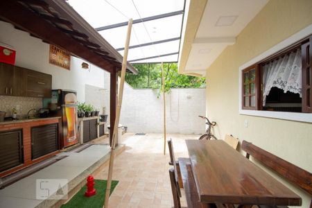 Casa à venda com 250m², 3 quartos e 5 vagas Casa à venda com 250m², 3 quartos e 5 vagasÁrea de Lazer