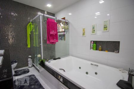 Casa à venda com 250m², 3 quartos e 5 vagas Casa à venda com 250m², 3 quartos e 5 vagasBanheiro da Suíte 1
