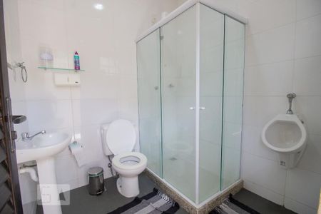 Casa à venda com 250m², 3 quartos e 5 vagas Casa à venda com 250m², 3 quartos e 5 vagasBanheiro da Área de Lazer