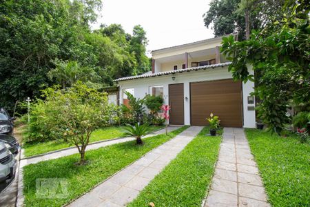 Casa à venda com 250m², 3 quartos e 5 vagas Casa à venda com 250m², 3 quartos e 5 vagasFachada da Casa