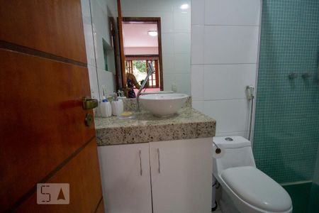 Casa à venda com 250m², 3 quartos e 5 vagas Casa à venda com 250m², 3 quartos e 5 vagasBanheiro da Suíte 2