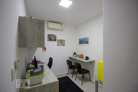 Casa à venda com 250m², 3 quartos e 5 vagas Casa à venda com 250m², 3 quartos e 5 vagasEscritório