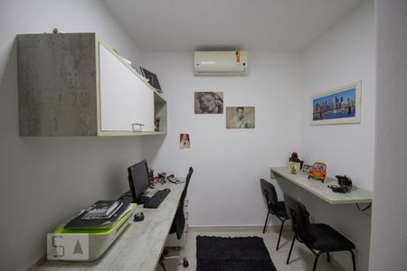 Casa à venda com 250m², 3 quartos e 5 vagas Casa à venda com 250m², 3 quartos e 5 vagasEscritório