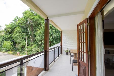 Casa à venda com 250m², 3 quartos e 5 vagas Casa à venda com 250m², 3 quartos e 5 vagasVaranda da Suíte 1