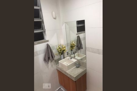 Apartamento à venda com 160m², 3 quartos e 2 vagasBanheiro Empregada