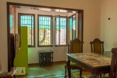 Casa à venda com 223m², 4 quartos e 2 vagas Casa à venda com 223m², 4 quartos e 2 vagasSala de estar