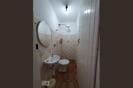 Casa à venda com 180m², 2 quartos e 5 vagas Casa à venda com 180m², 2 quartos e 5 vagasBanheiro de Serviço