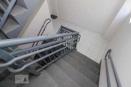 Apartamento à venda com 43m², 2 quartos e sem vagaEscada acesso apartamento