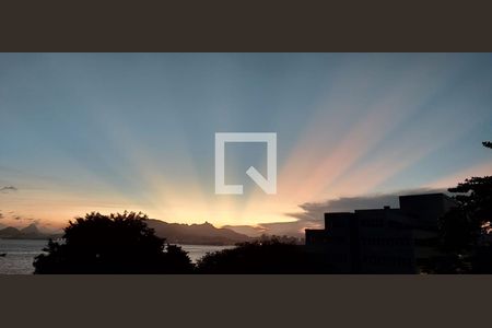 Apartamento à venda com 115m², 3 quartos e 2 vagas Apartamento à venda com 115m², 3 quartos e 2 vagasPor do sol vista da varanda