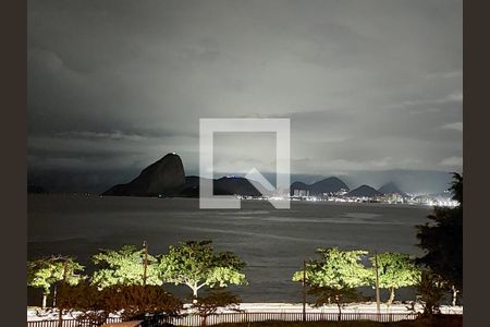 Apartamento à venda com 115m², 3 quartos e 2 vagas Apartamento à venda com 115m², 3 quartos e 2 vagasVista a noite