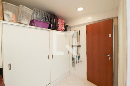 Apartamento à venda com 330m², 3 quartos e 4 vagas Apartamento à venda com 330m², 3 quartos e 4 vagasÁrea de Serviço