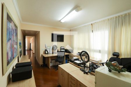 Apartamento à venda com 330m², 3 quartos e 4 vagas Apartamento à venda com 330m², 3 quartos e 4 vagasEscritório
