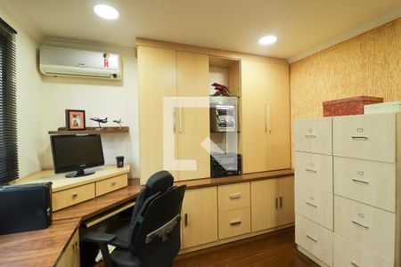 Apartamento à venda com 330m², 3 quartos e 4 vagas Apartamento à venda com 330m², 3 quartos e 4 vagasEscritório