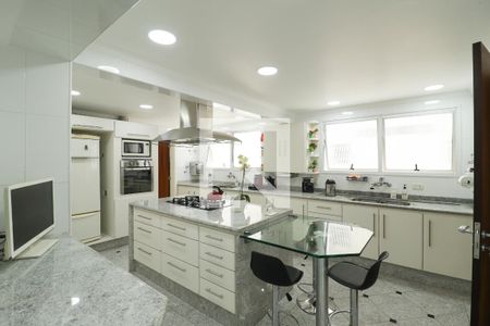 Apartamento à venda com 330m², 3 quartos e 4 vagas Apartamento à venda com 330m², 3 quartos e 4 vagasCozinha