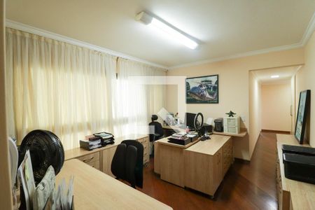 Apartamento à venda com 330m², 3 quartos e 4 vagas Apartamento à venda com 330m², 3 quartos e 4 vagasEscritório