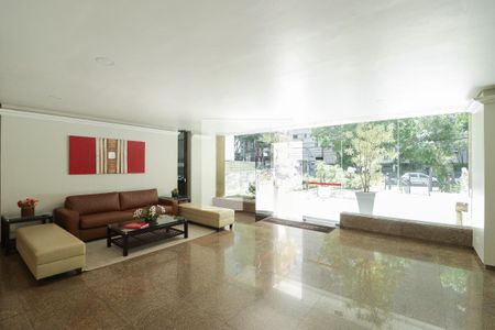 Apartamento à venda com 330m², 3 quartos e 4 vagas Apartamento à venda com 330m², 3 quartos e 4 vagasHall