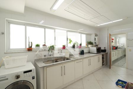 Apartamento à venda com 330m², 3 quartos e 4 vagas Apartamento à venda com 330m², 3 quartos e 4 vagasÁrea de Serviço