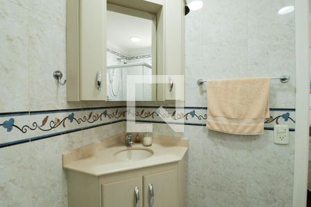 Apartamento à venda com 330m², 3 quartos e 4 vagas Apartamento à venda com 330m², 3 quartos e 4 vagasBanheiro da Suíte 1