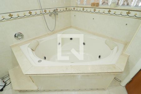 Apartamento à venda com 330m², 3 quartos e 4 vagas Apartamento à venda com 330m², 3 quartos e 4 vagasBanheiro da Suíte 2