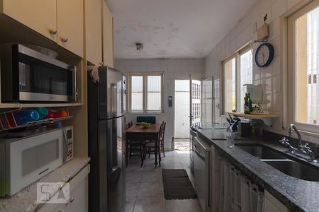 Casa à venda com 224m², 4 quartos e 3 vagas Casa à venda com 224m², 4 quartos e 3 vagasCozinha