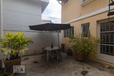 Casa à venda com 224m², 4 quartos e 3 vagas Casa à venda com 224m², 4 quartos e 3 vagasQuintal