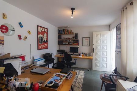 Casa à venda com 224m², 4 quartos e 3 vagas Casa à venda com 224m², 4 quartos e 3 vagasEscritório