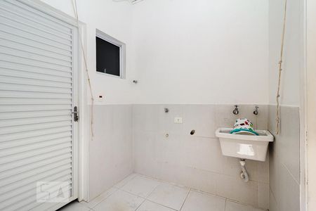 Casa à venda com 180m², 3 quartos e 2 vagas Casa à venda com 180m², 3 quartos e 2 vagasÁrea de serviço