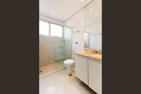 Casa à venda com 180m², 3 quartos e 2 vagas Casa à venda com 180m², 3 quartos e 2 vagasBanheiro da suíte