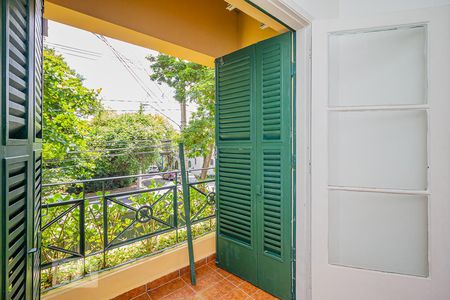 Casa à venda com 180m², 3 quartos e 2 vagas Casa à venda com 180m², 3 quartos e 2 vagasTerceiro dormitório