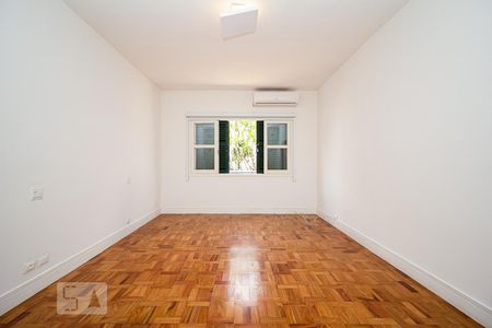 Casa à venda com 180m², 3 quartos e 2 vagas Casa à venda com 180m², 3 quartos e 2 vagasSuíte