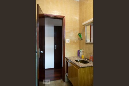 Casa à venda com 350m², 4 quartos e 4 vagasBANHEIRO