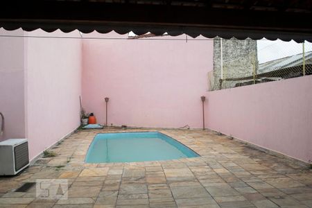 Casa à venda com 350m², 4 quartos e 4 vagasPISCINA